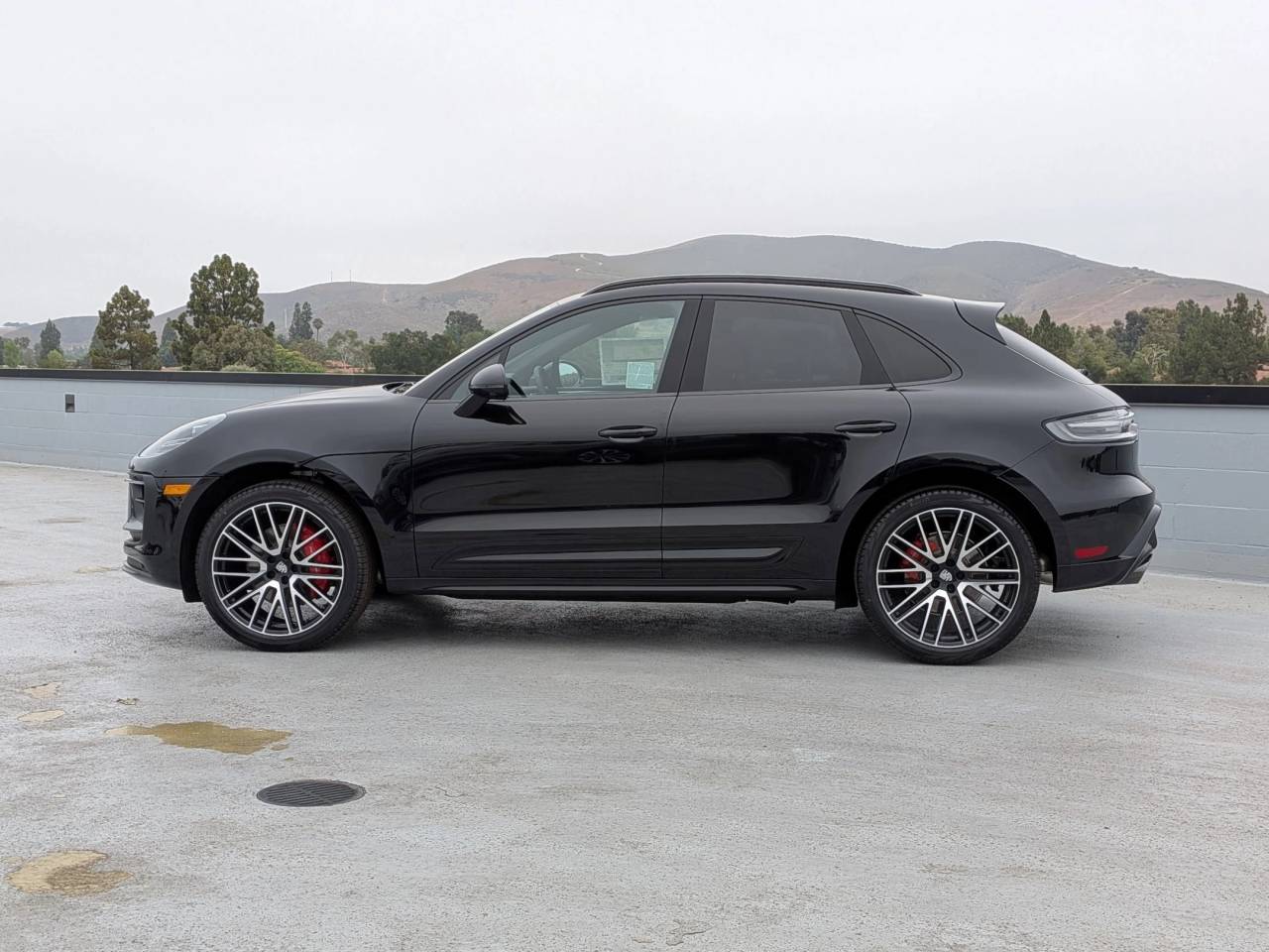 2025 Porsche Macan S photo 2