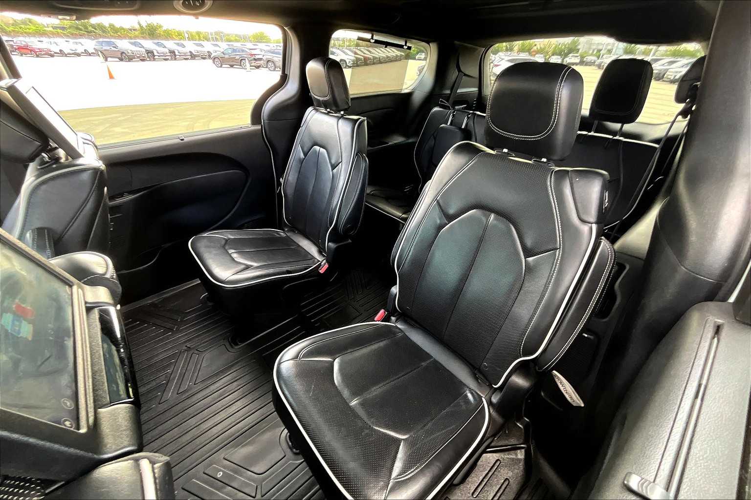 2018 Chrysler Pacifica Limited photo 17