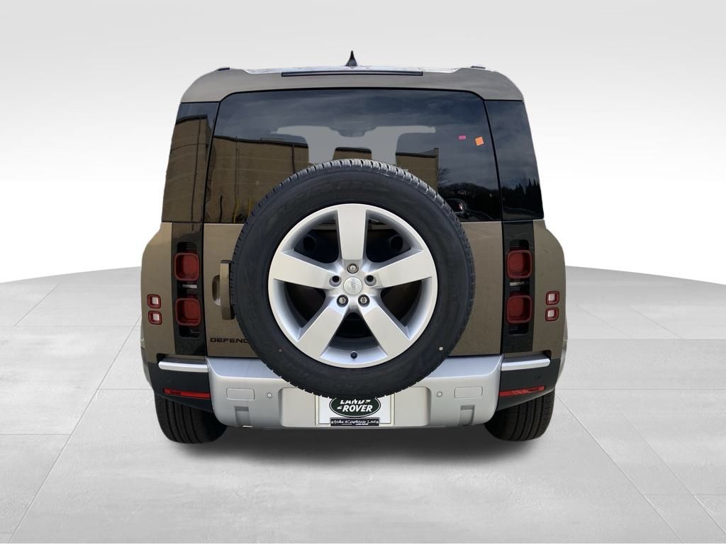 2025 Land Rover Defender 110 S photo 5