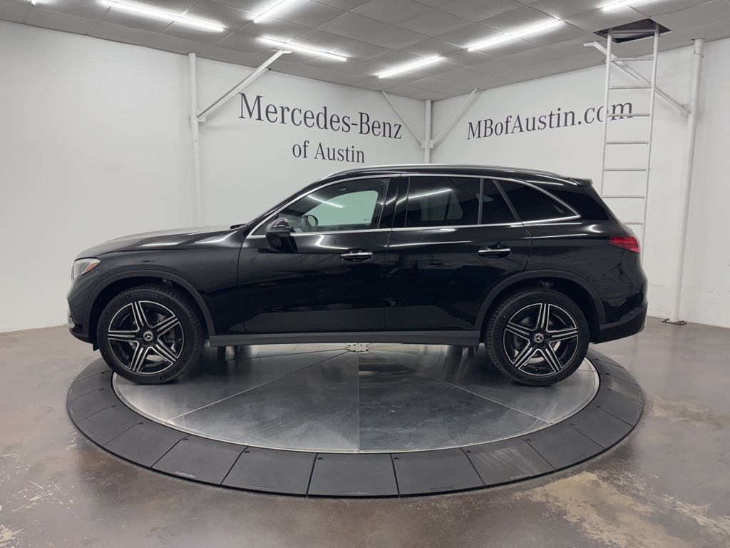2026 Mercedes Benz GLC 300 photo 2