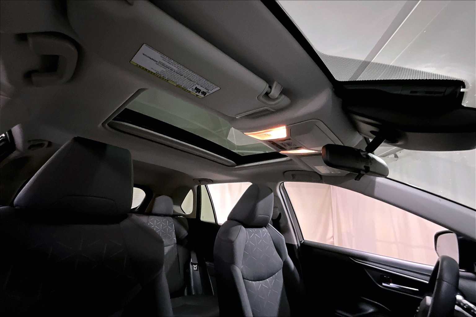 2019 Toyota RAV4 Hybrid XLE photo 12