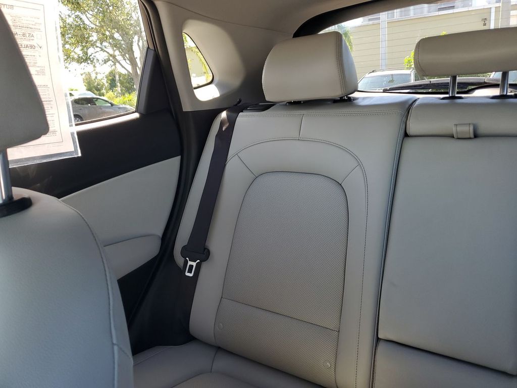 2023 Hyundai Kona Limited photo 2
