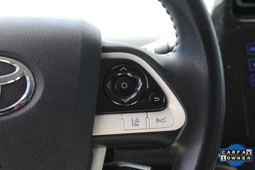 2017 Toyota Prius Four photo 18