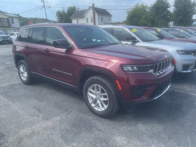 2023 Jeep Grand Cherokee Laredo photo 2