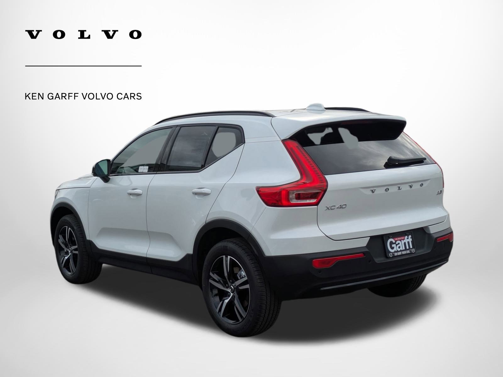 2026 Volvo XC40 Core photo 4