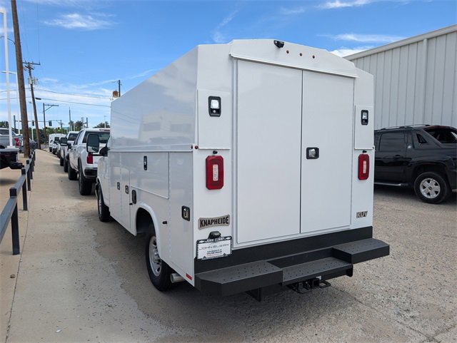 2025 Chevrolet Express Cutaway 3500 photo 3