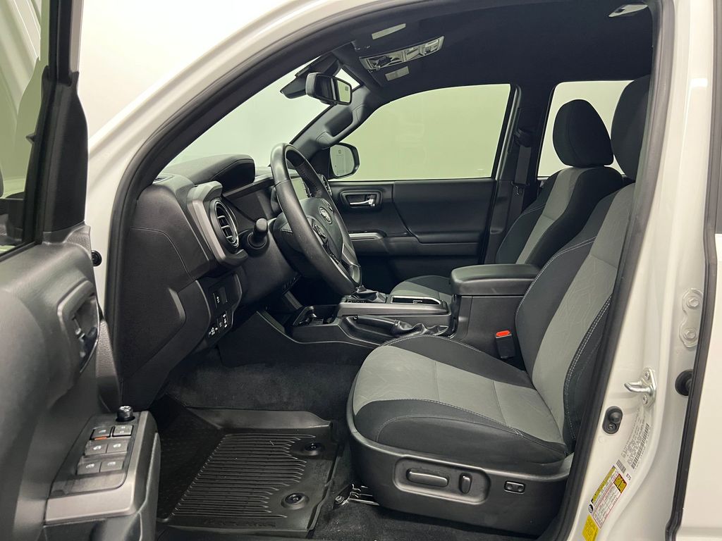 2023 Toyota Tacoma TRD V6 photo 4