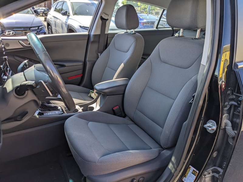 2022 Hyundai Ioniq SE photo 4