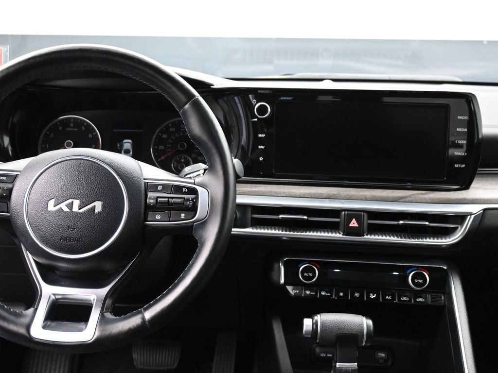 2022 Kia K5 EX photo 11