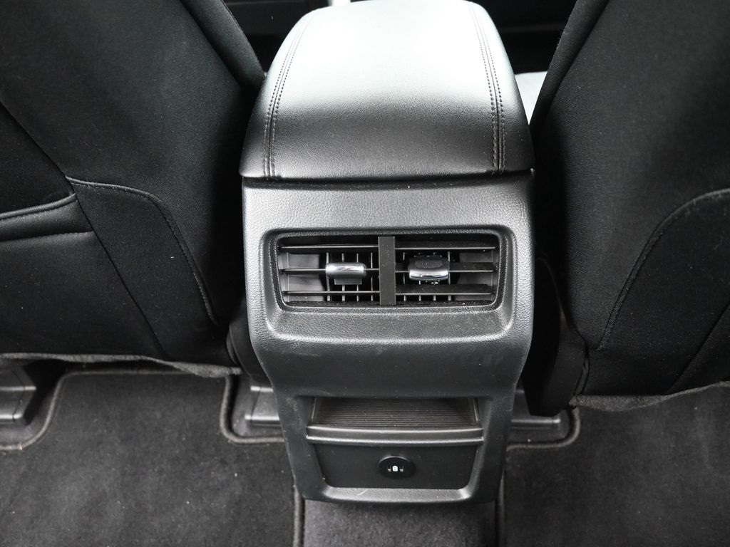 2023 Ford Edge SE photo 16