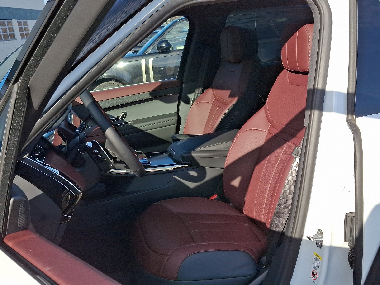 2025 Land Rover Range Rover Sport SE photo 14