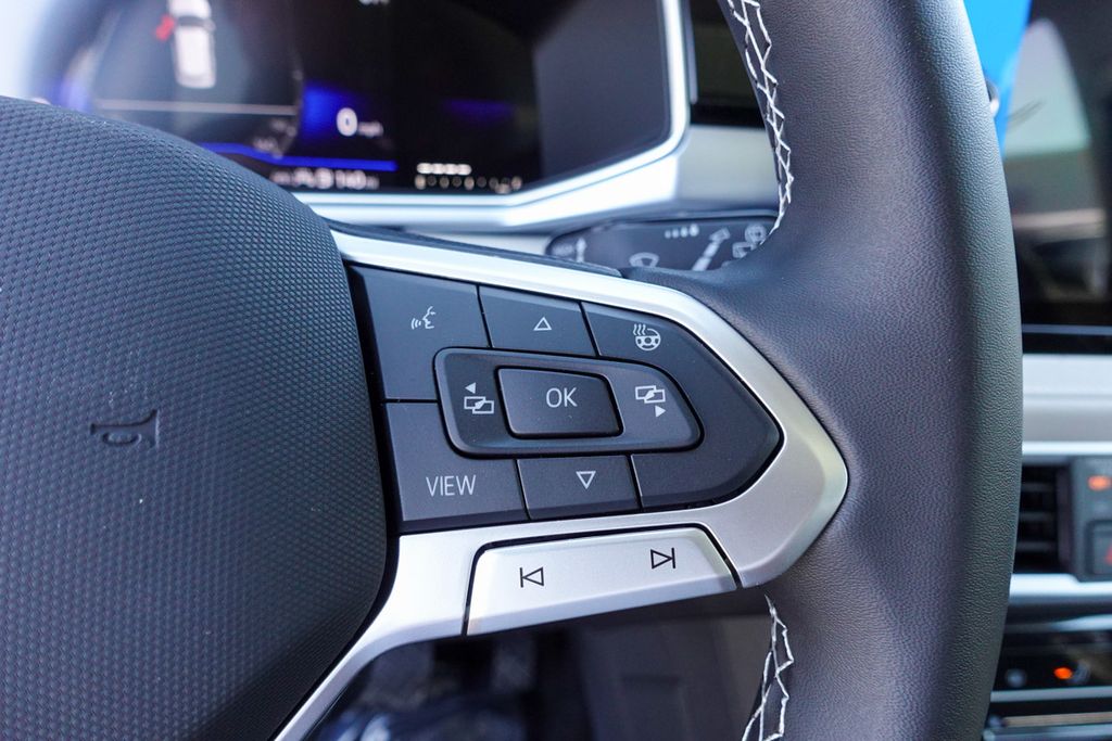 2025 Volkswagen Taos SE photo 13