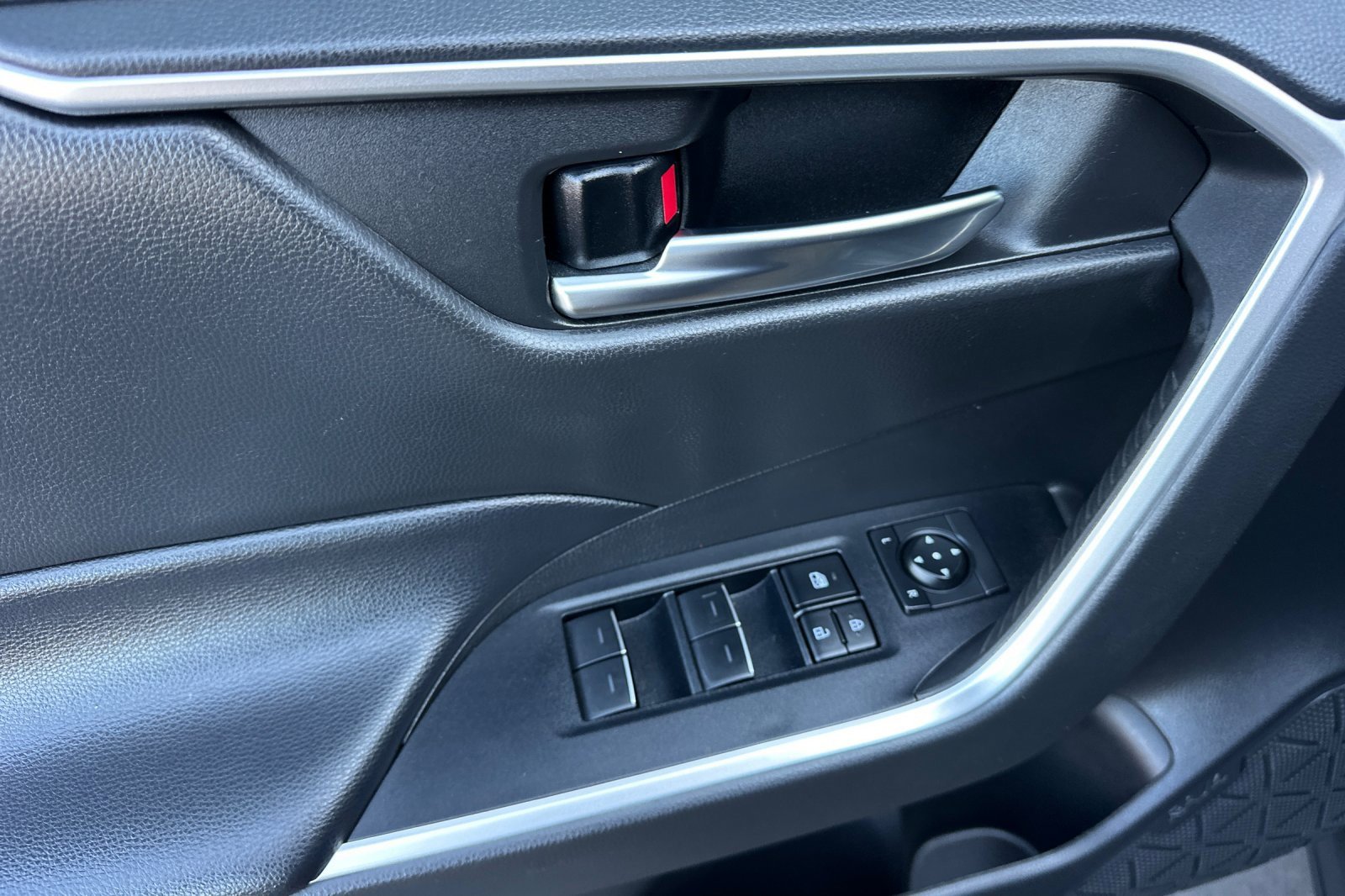 2022 Toyota RAV4 XLE photo 11