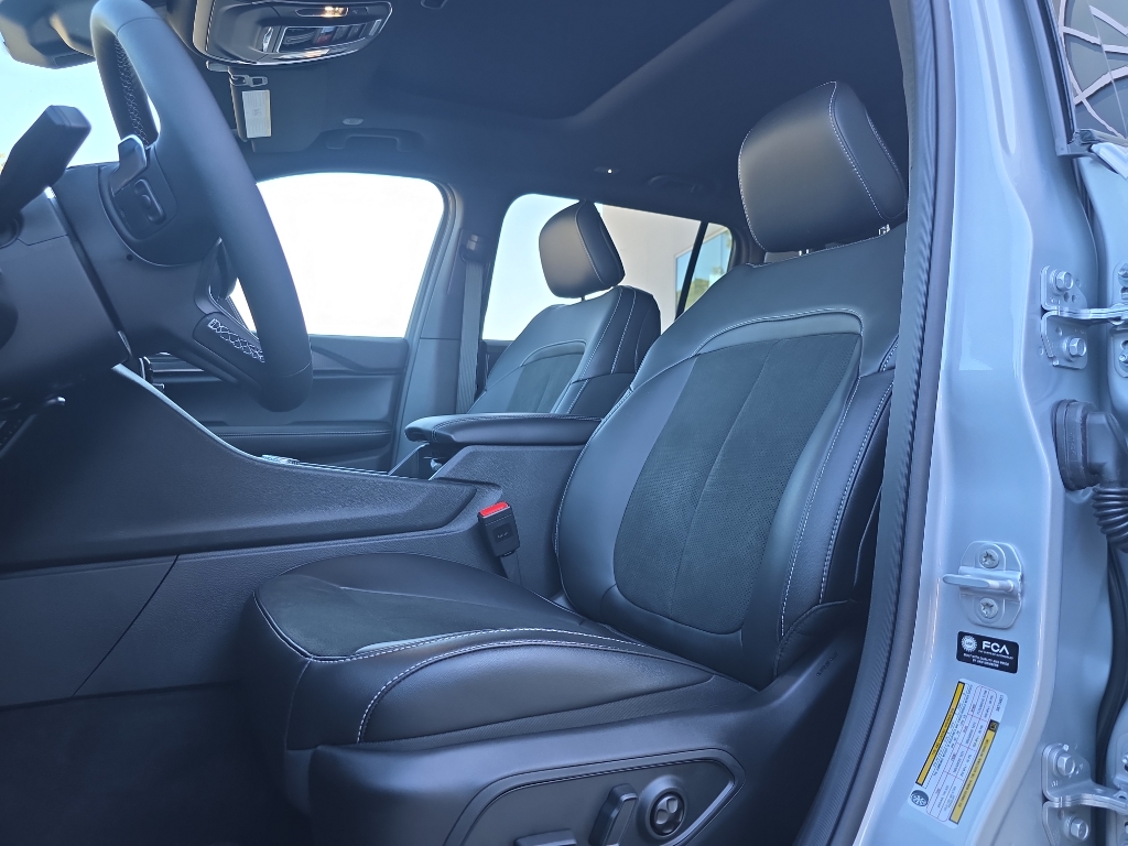 2025 Jeep Grand Cherokee Altitude X photo 12
