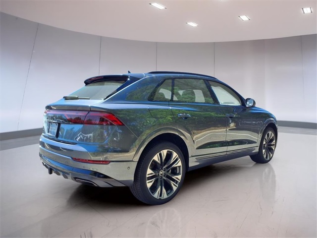 2025 Audi Q8 photo 2
