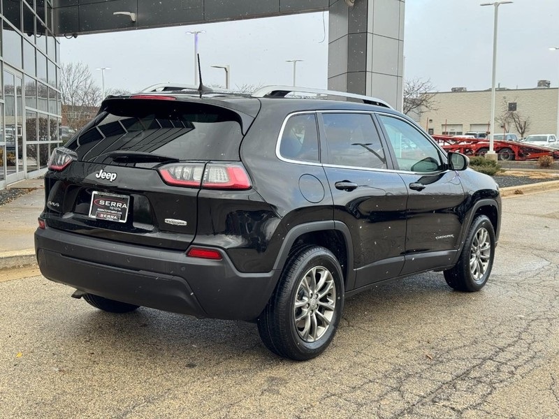 2019 Jeep Cherokee Latitude photo 2