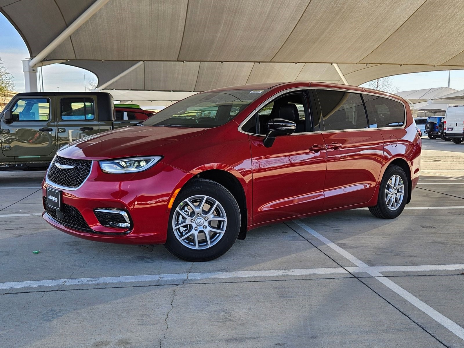 2026 Chrysler Pacifica Select's photo