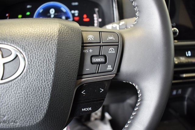 2025 Toyota Camry SE photo 18