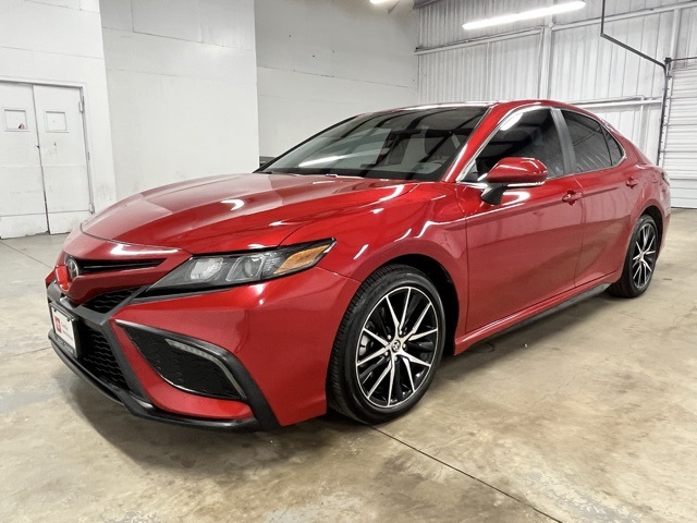 2022 Toyota Camry SE photo 3