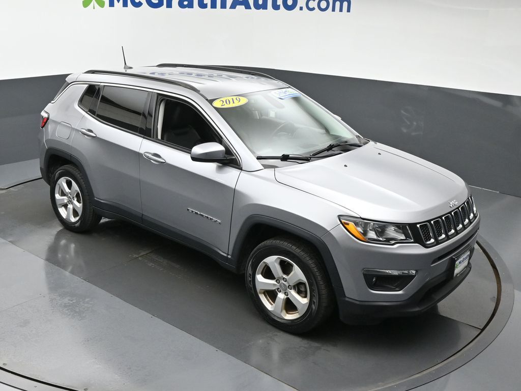2019 Jeep Compass Latitude photo 2
