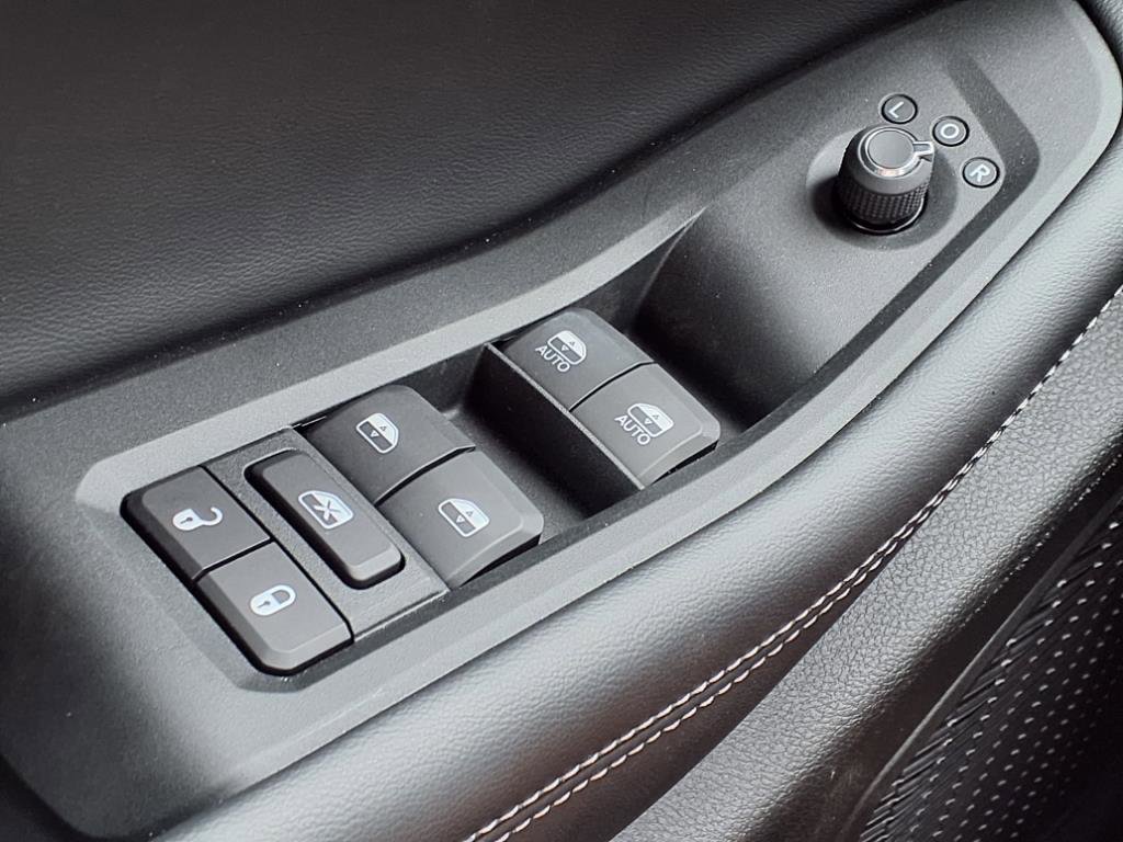 2025 Jeep Grand Cherokee Altitude photo 11