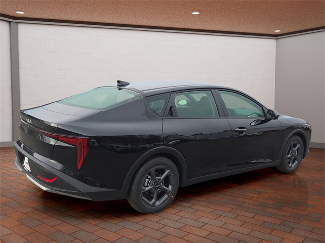 2025 Kia K4 LXS photo 3