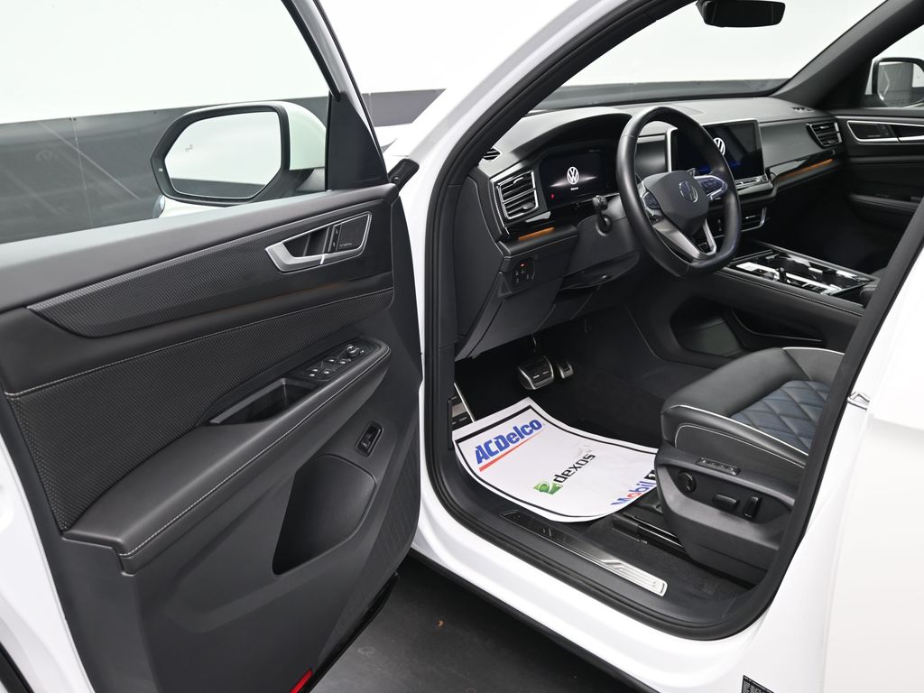 2025 Volkswagen Atlas Cross Sport SEL Premium R-Line photo 4
