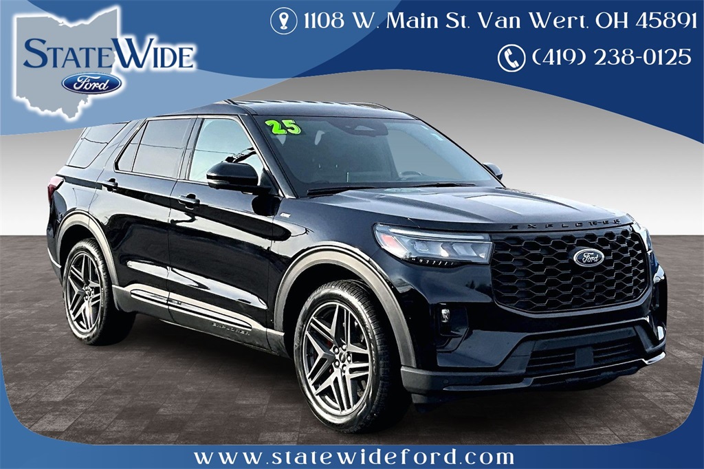 2025 Ford Explorer ST-LINE's photo