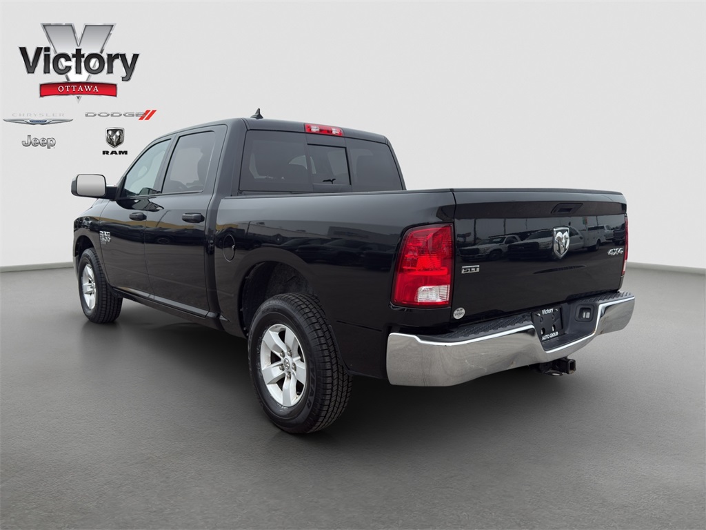2023 Ram 1500 Classic SLT photo 4