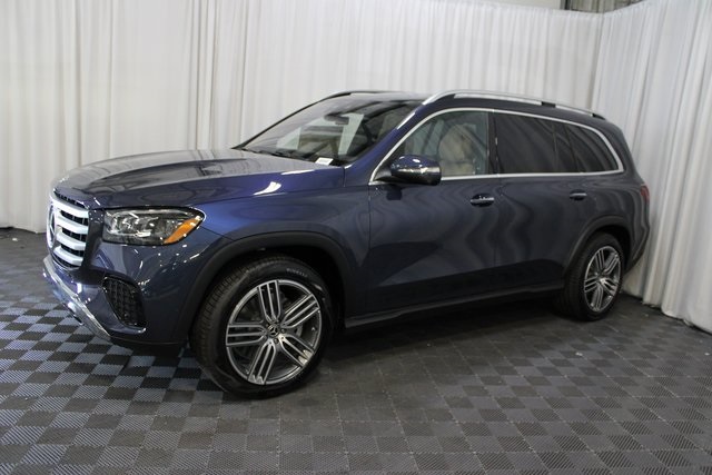 2026 Mercedes Benz GLS 450 4MATIC photo 3