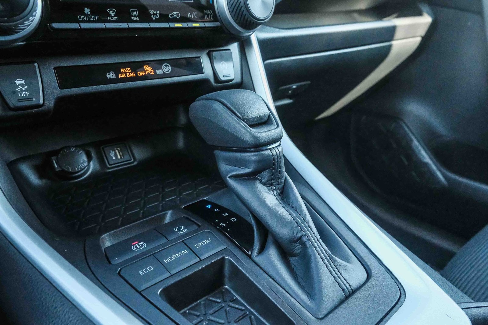 2025 Toyota RAV4 LE photo 23
