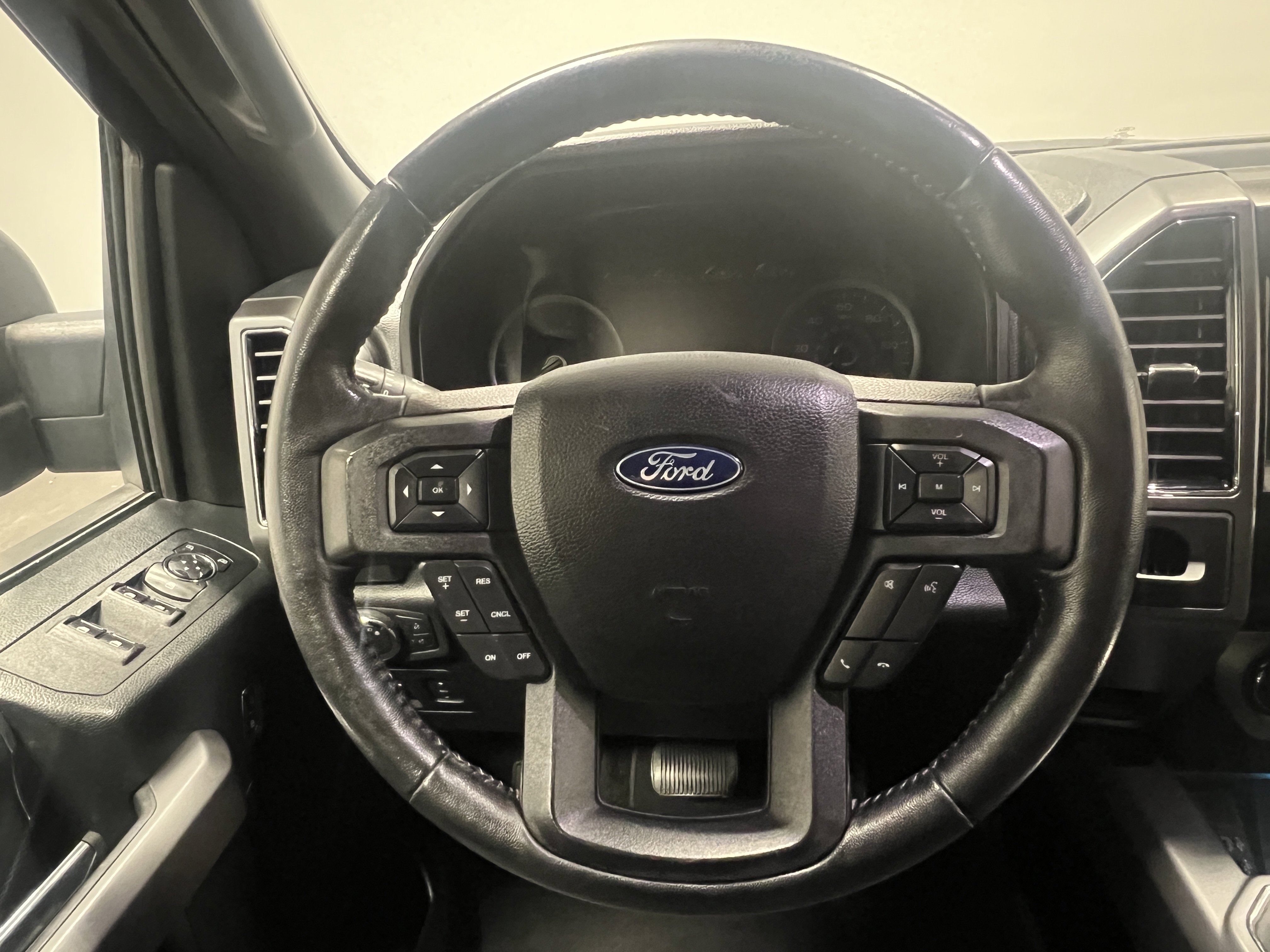 2020 Ford F-150 XLT photo 12