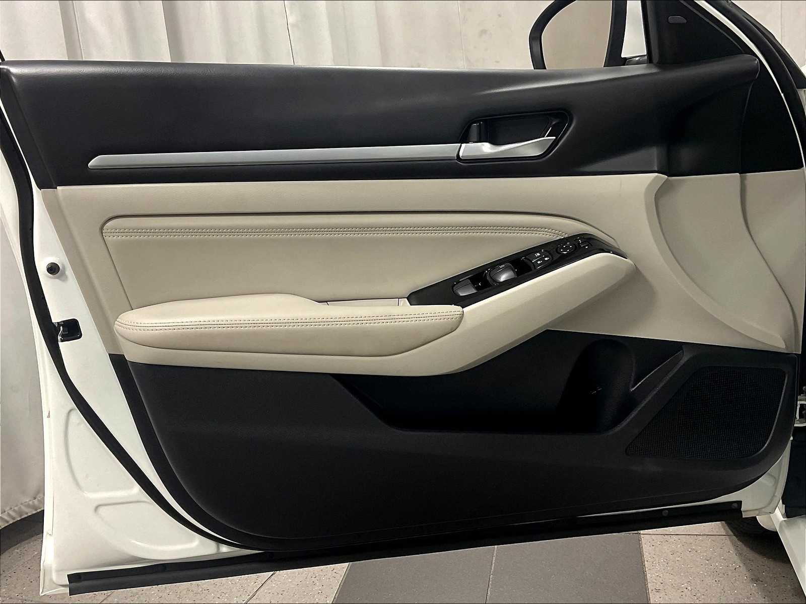 2021 Nissan Altima 2.5 SV photo 8