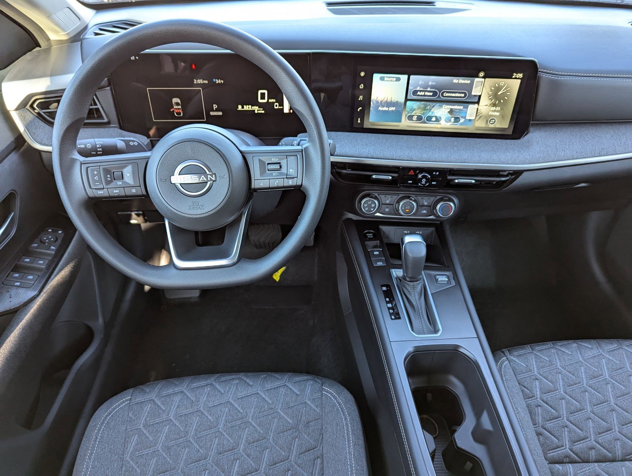 2025 Nissan Kicks SV photo 16