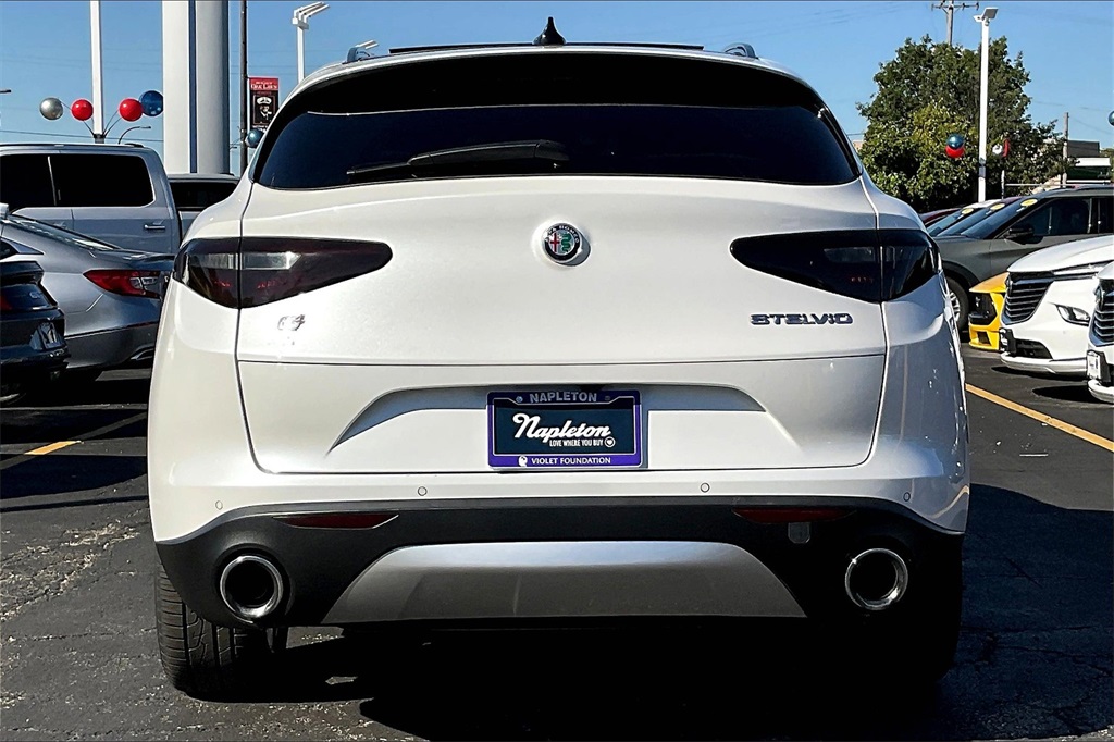 2018 Alfa Romeo Stelvio Ti photo 2