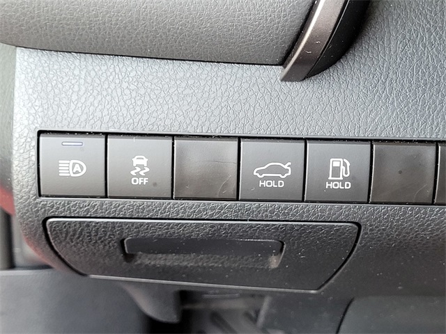 2024 Toyota Camry Hybrid XSE photo 17