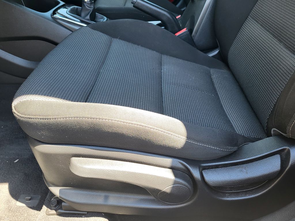2017 Kia Forte LX Base photo 14