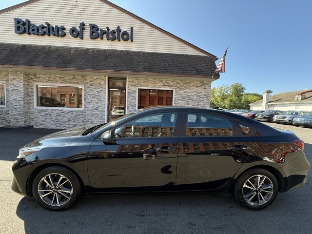 2023 Kia Forte LXS photo 4