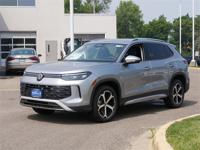 2025 Volkswagen Tiguan SE photo 3