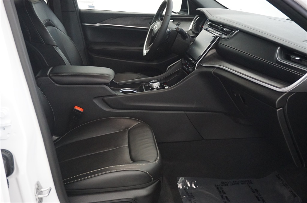 2024 Jeep Cherokee Base photo 12