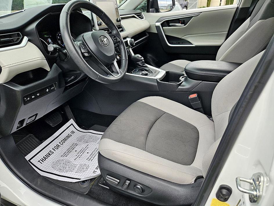 2022 Toyota RAV4 Hybrid XLE photo 4