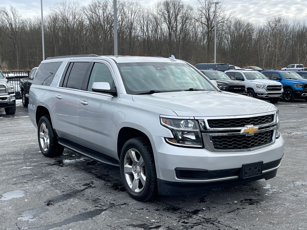2016 Chevrolet Suburban LT's photo