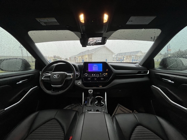 2024 Toyota Highlander LE photo 6