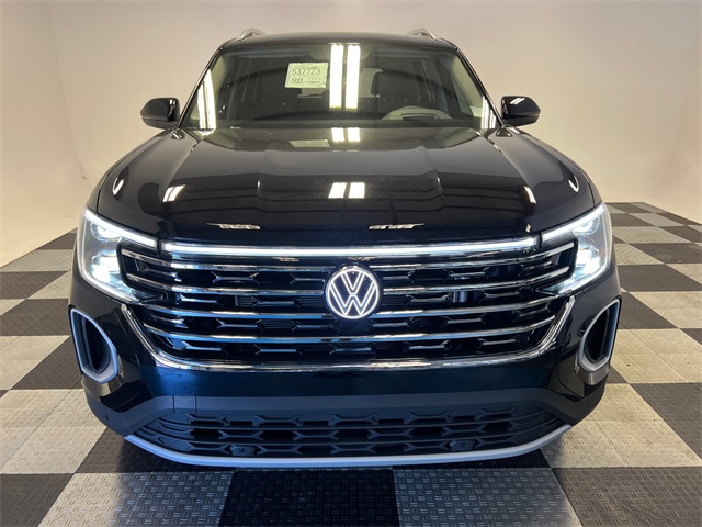 2025 Volkswagen Atlas SEL photo 2