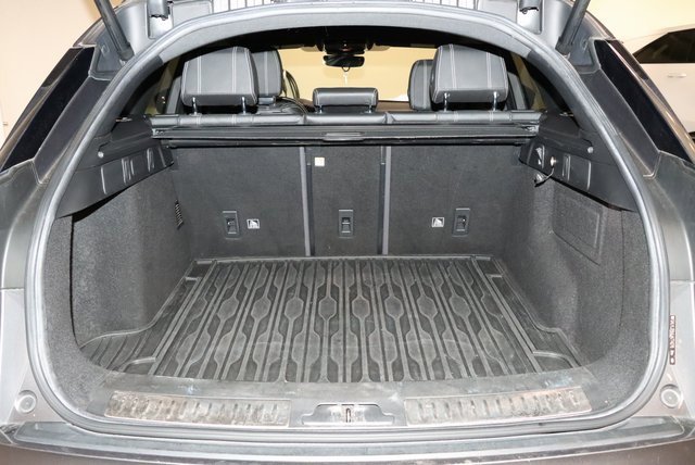 2018 Land Rover Range Rover Velar R-Dynamic SE photo 23