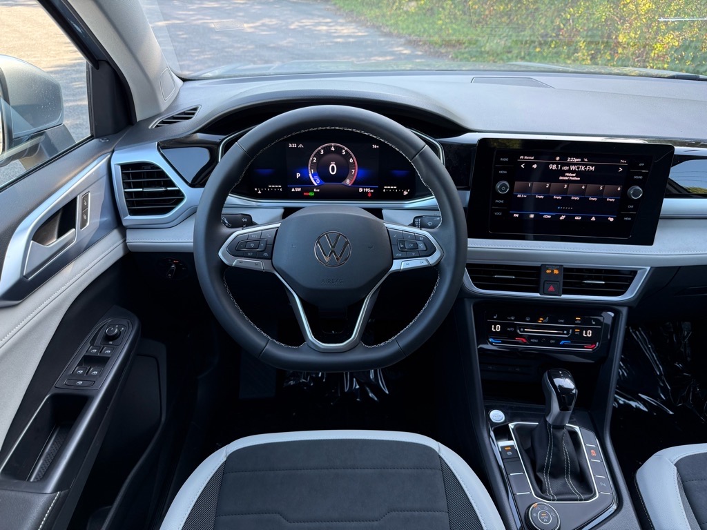 2025 Volkswagen Taos SE photo 13