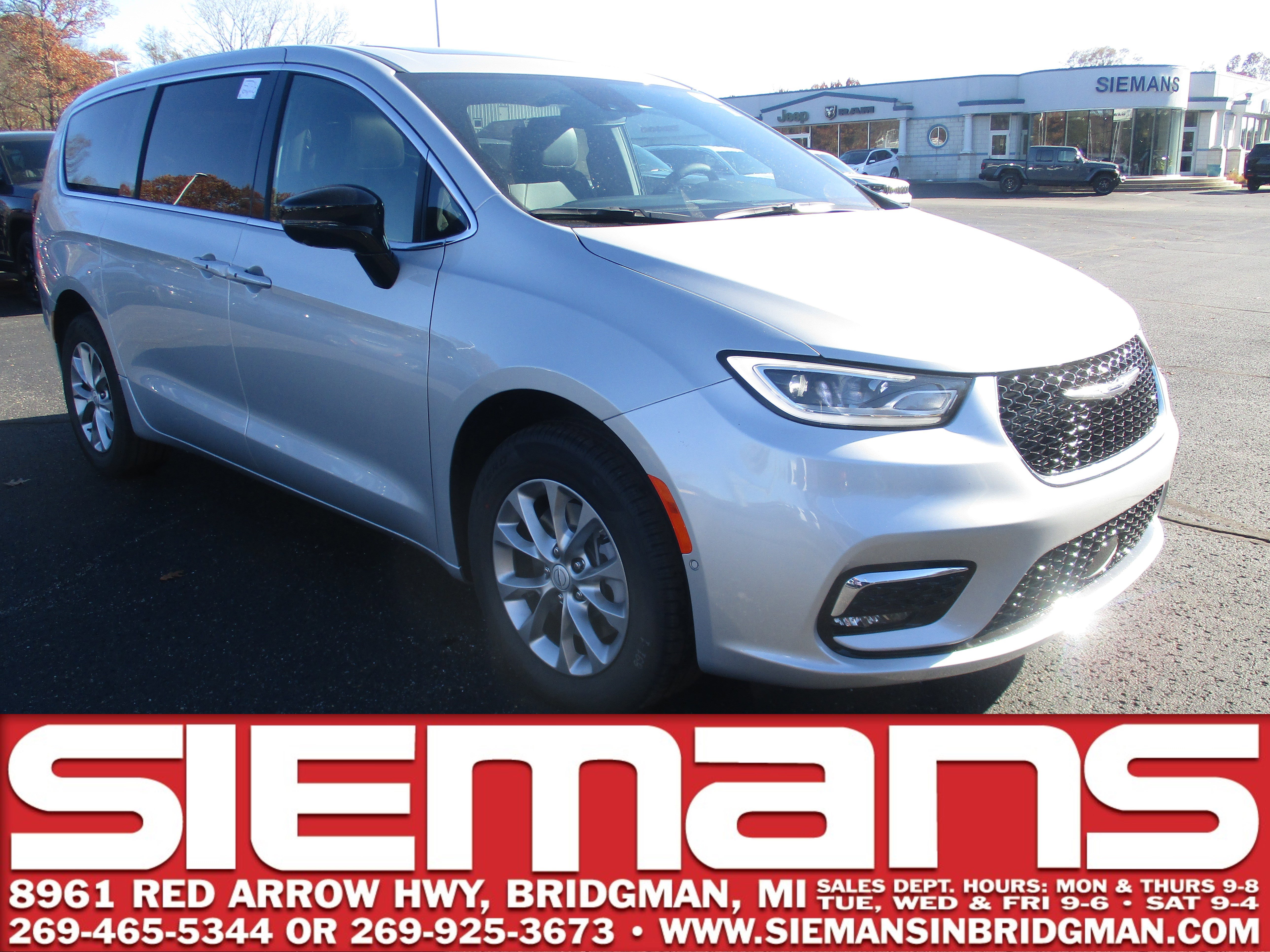 2026 Chrysler Pacifica Limited's photo