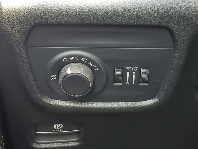 2025 Jeep Grand Cherokee Laredo Altitude photo 24