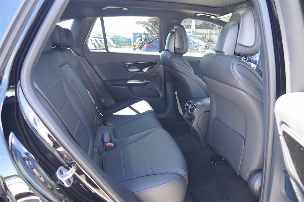 2026 Mercedes Benz GLC 300 photo 13