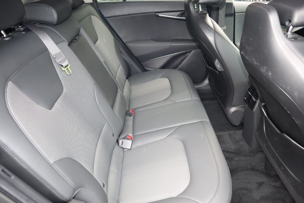 2024 Kia Niro EX photo 23